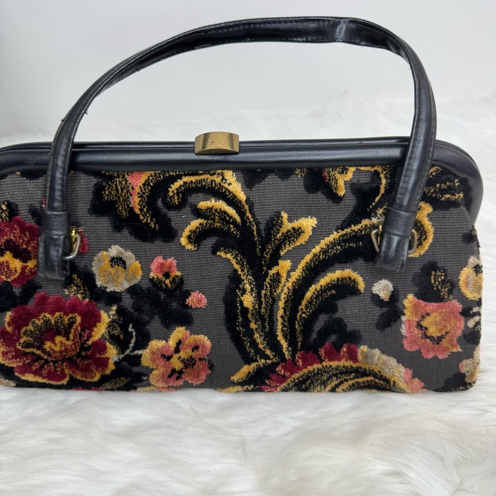 Vintage Chic Black Carpet Shoulder Bag with Gold Accents and Floral Design